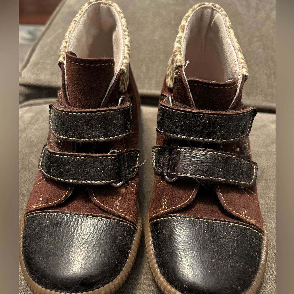 Toddler Girls size 10.5 Panda made in Italy. Dark brown with some embroidery